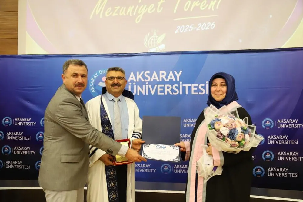 Üniversite hayalini 42 yaşında birincilikle taçlandırdı