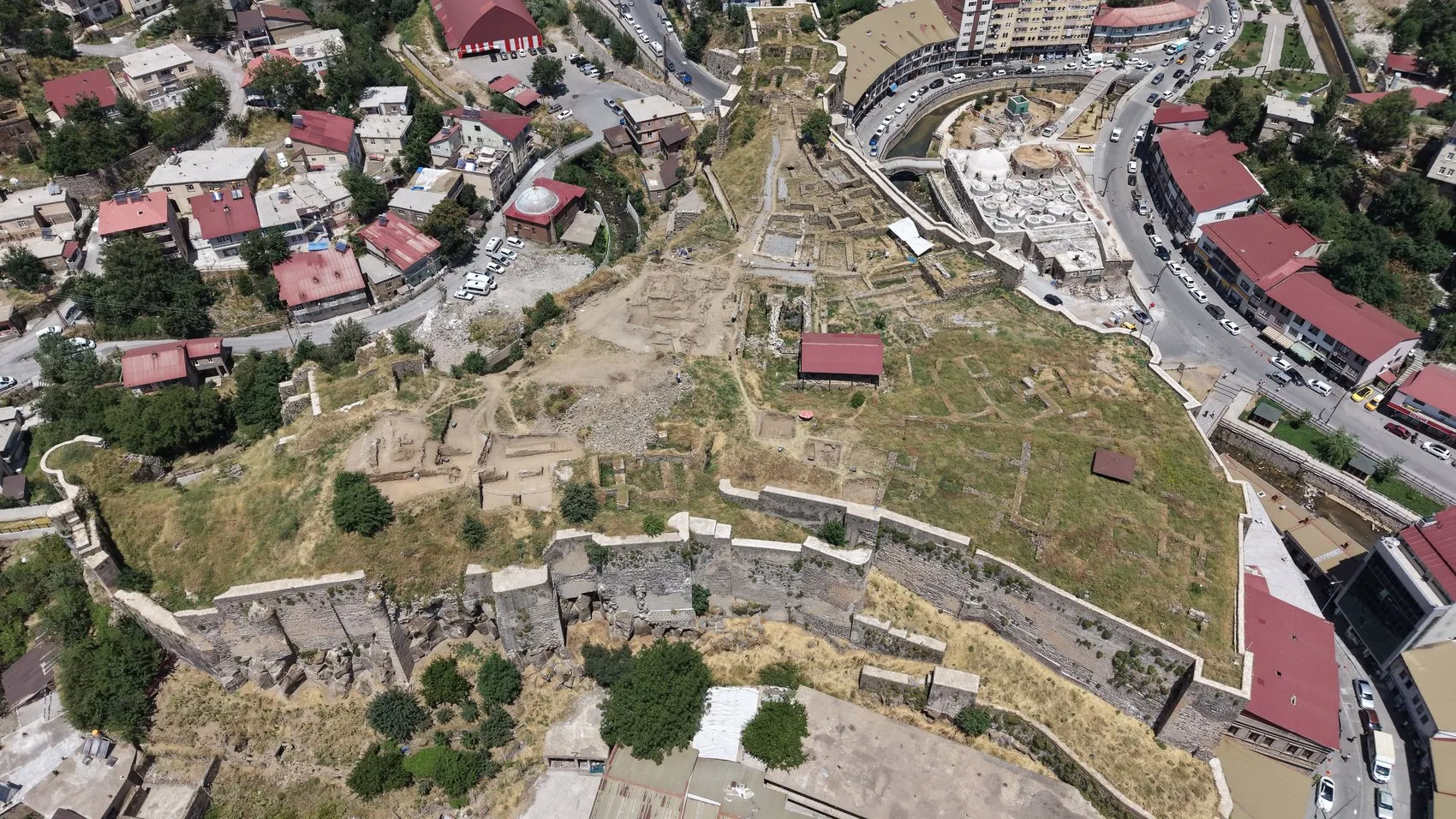 Bitlis Kalesi tarihin tozlu sayfalarından turizme açılıyor
