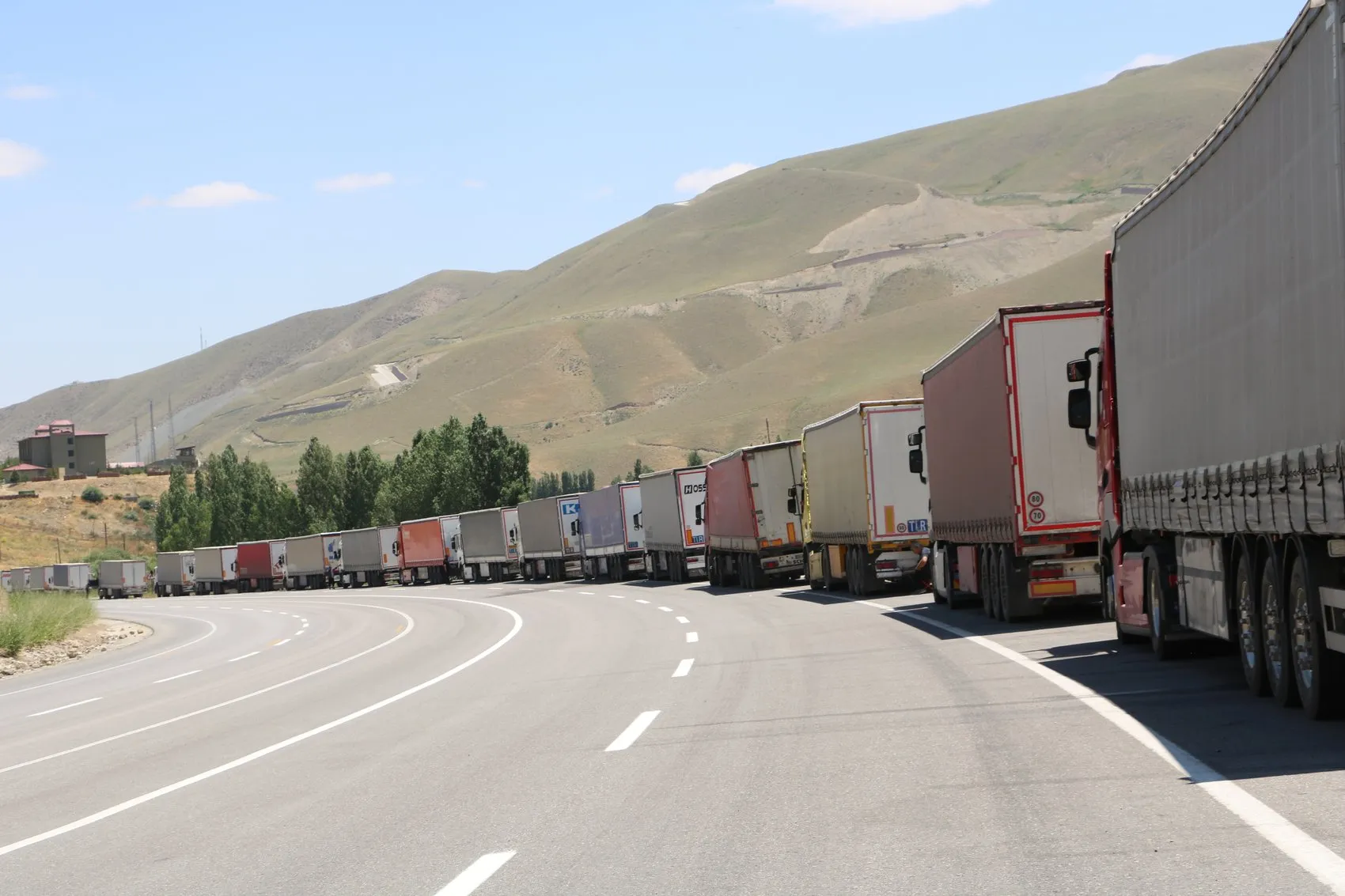 Esendere sınırında 12 kilometrelik TIR çilesi