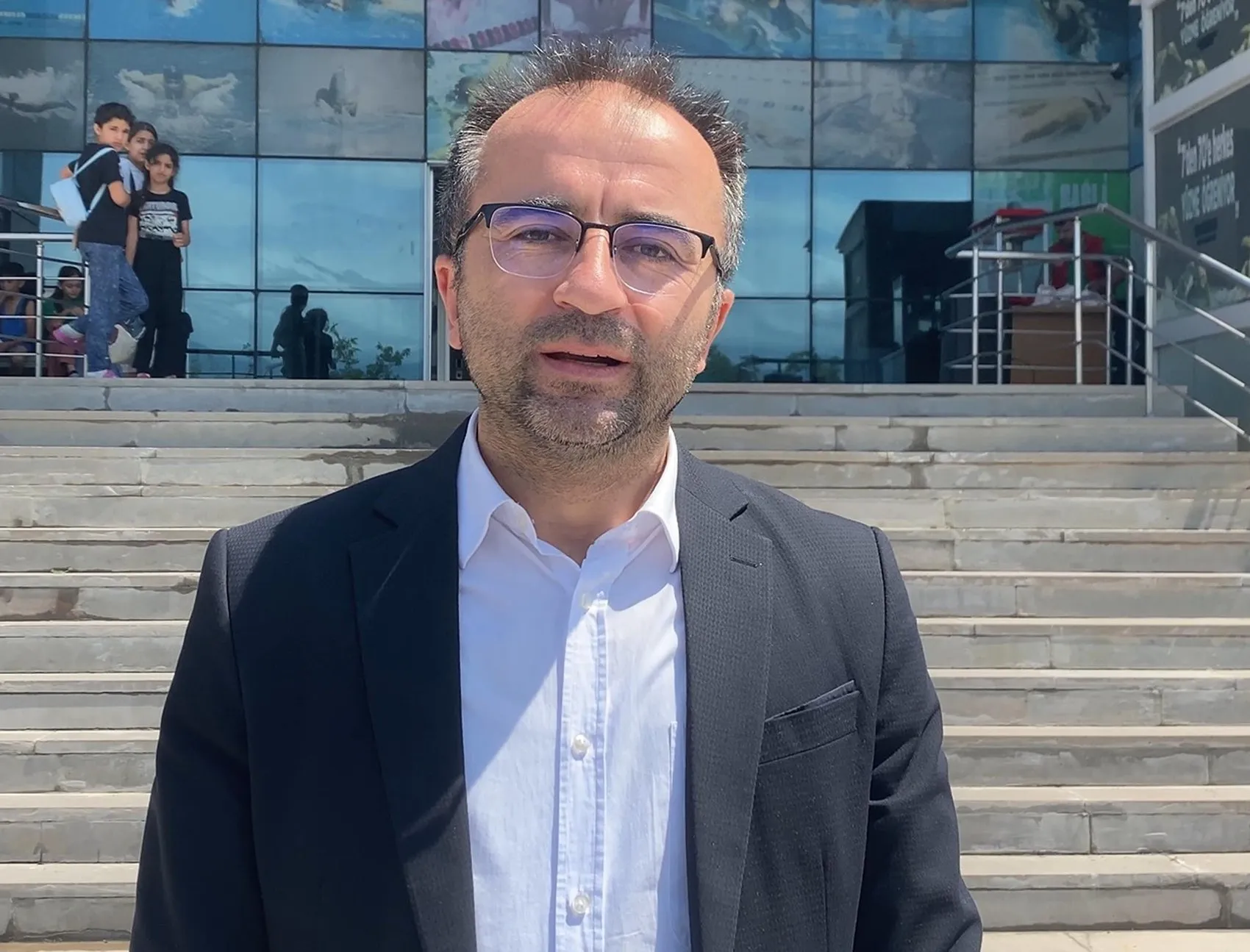 Iğdır'da özel gereksinimli çocuklar için yüzme dönemi başladı