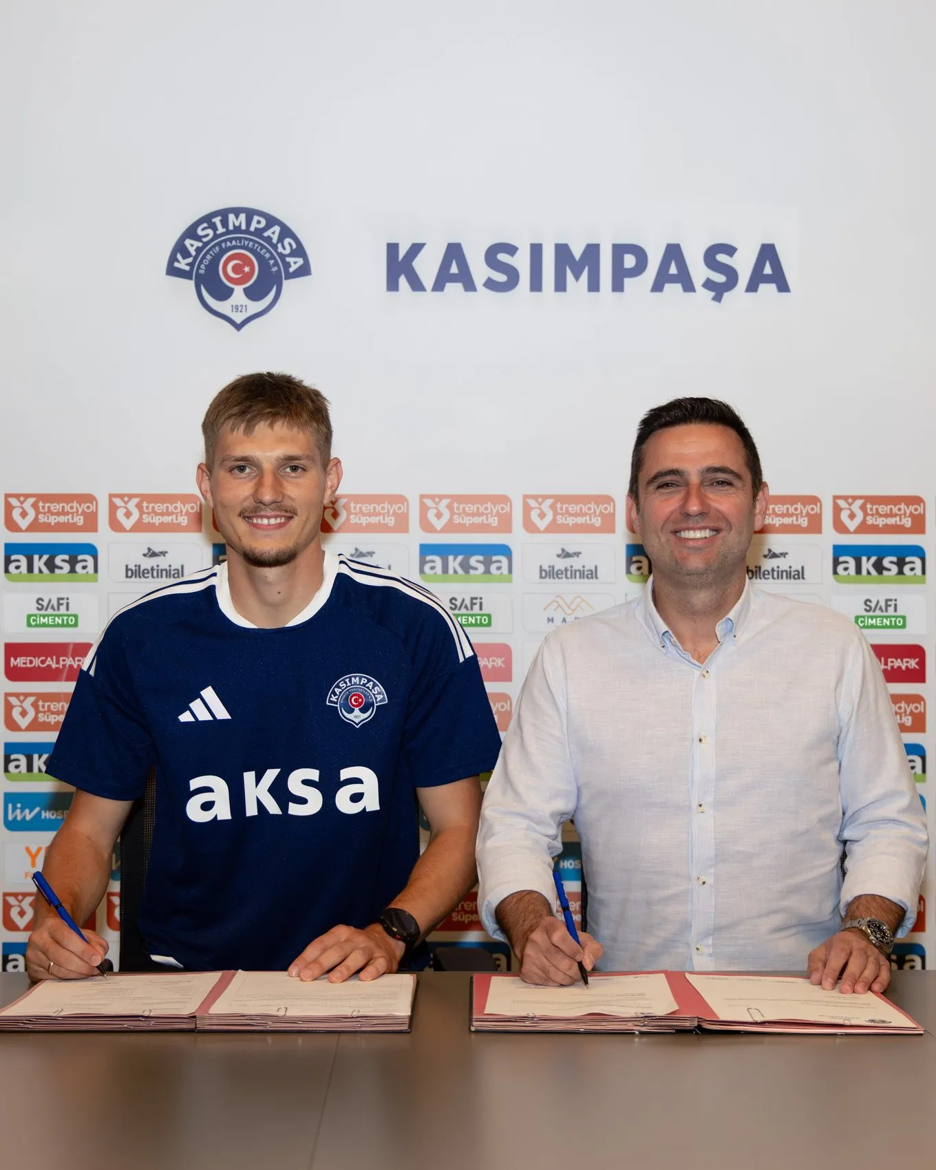 Kasımpaşa golcüsü Adrian Benedyczak ile yola devam ediyor