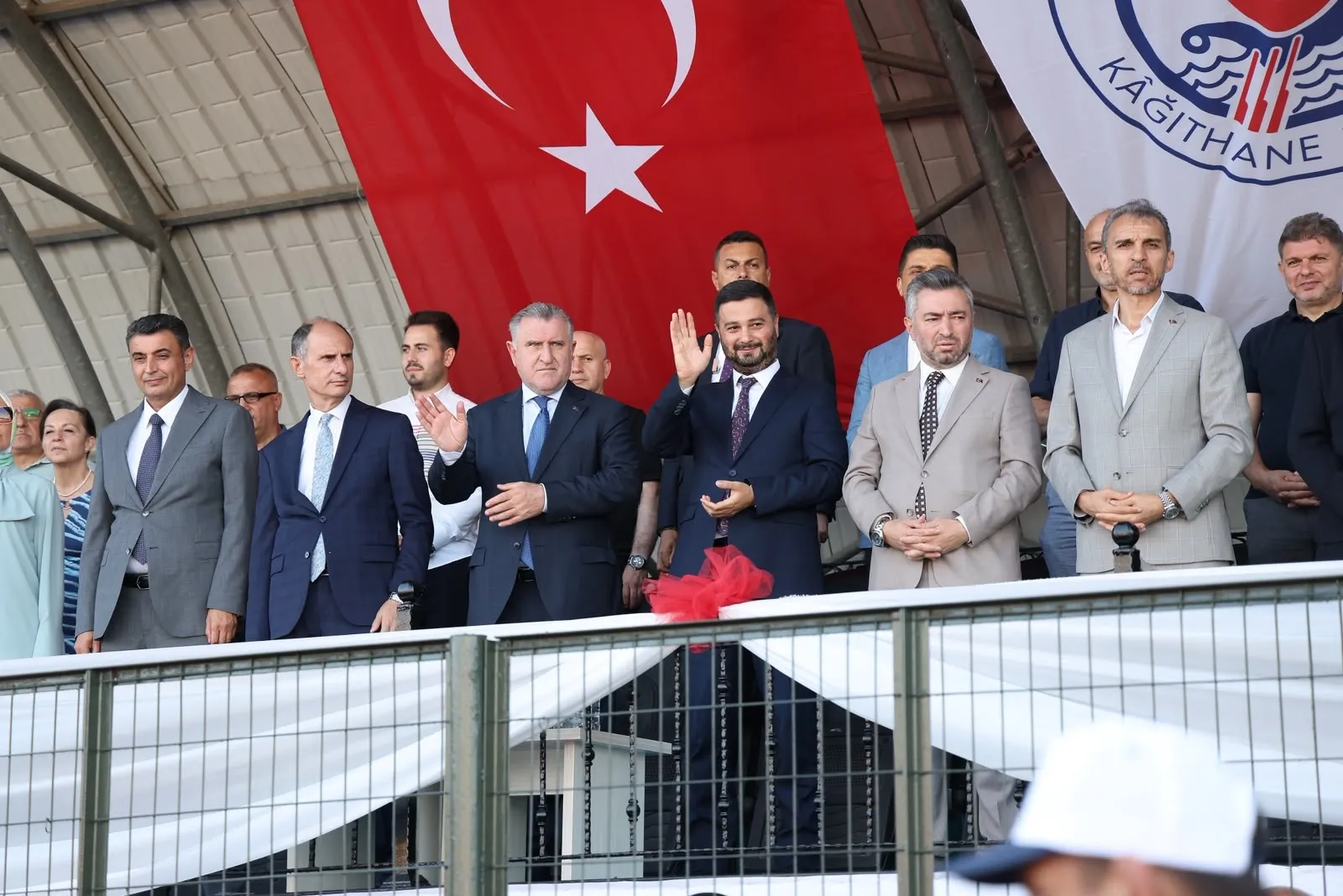Kağıthane'de binlerce çocuk yaz spor okullarında buluştu
