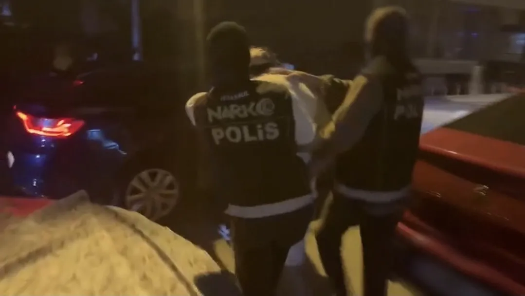 Beylikdüzü'ndeki evde saklanan uluslararası uyuşturucu kaçakçısı yakalandı