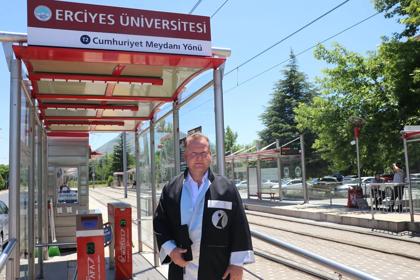 Güvenlik görevlisiyken gazeteci oldu