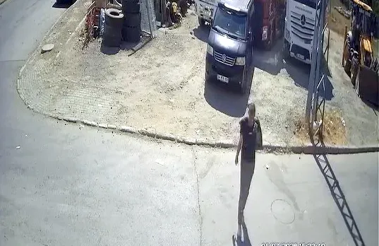 Avcılar'da kamyonları hedef alan hırsızlık kamerada