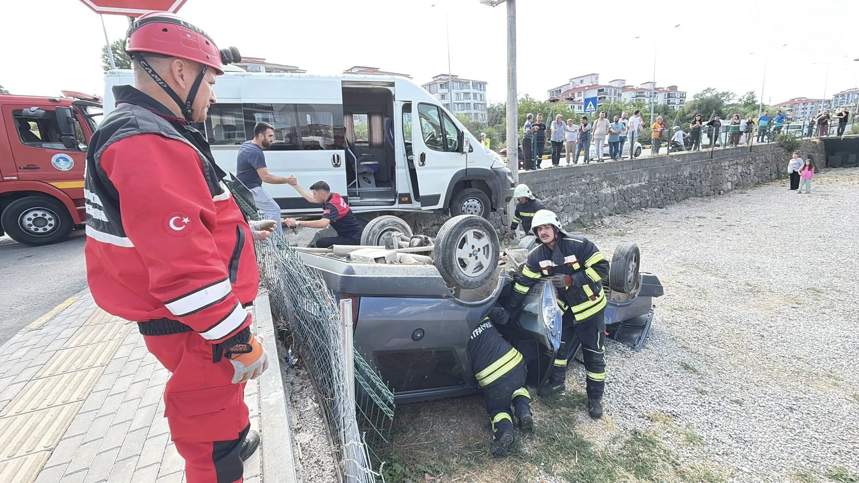 Bartın’da işçi servisi kazası 3 kişi yaralandı
