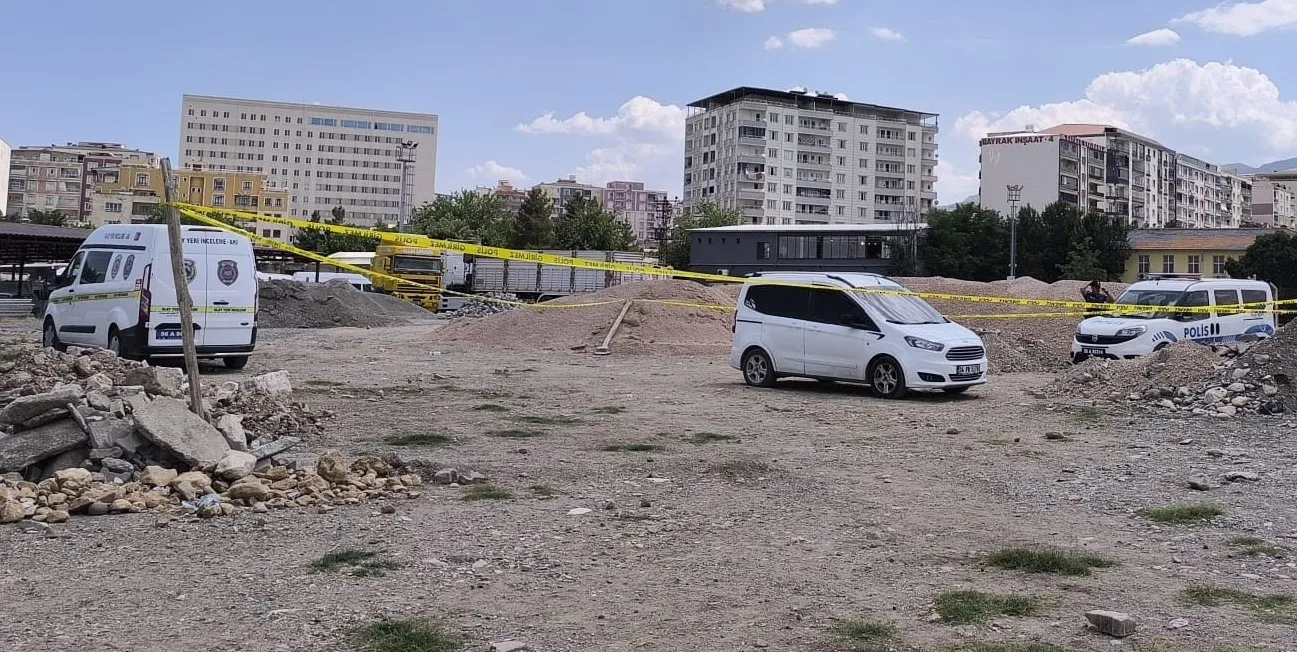 Eski eşinin vurduğu hamile kadının bebeği karnında can verdi