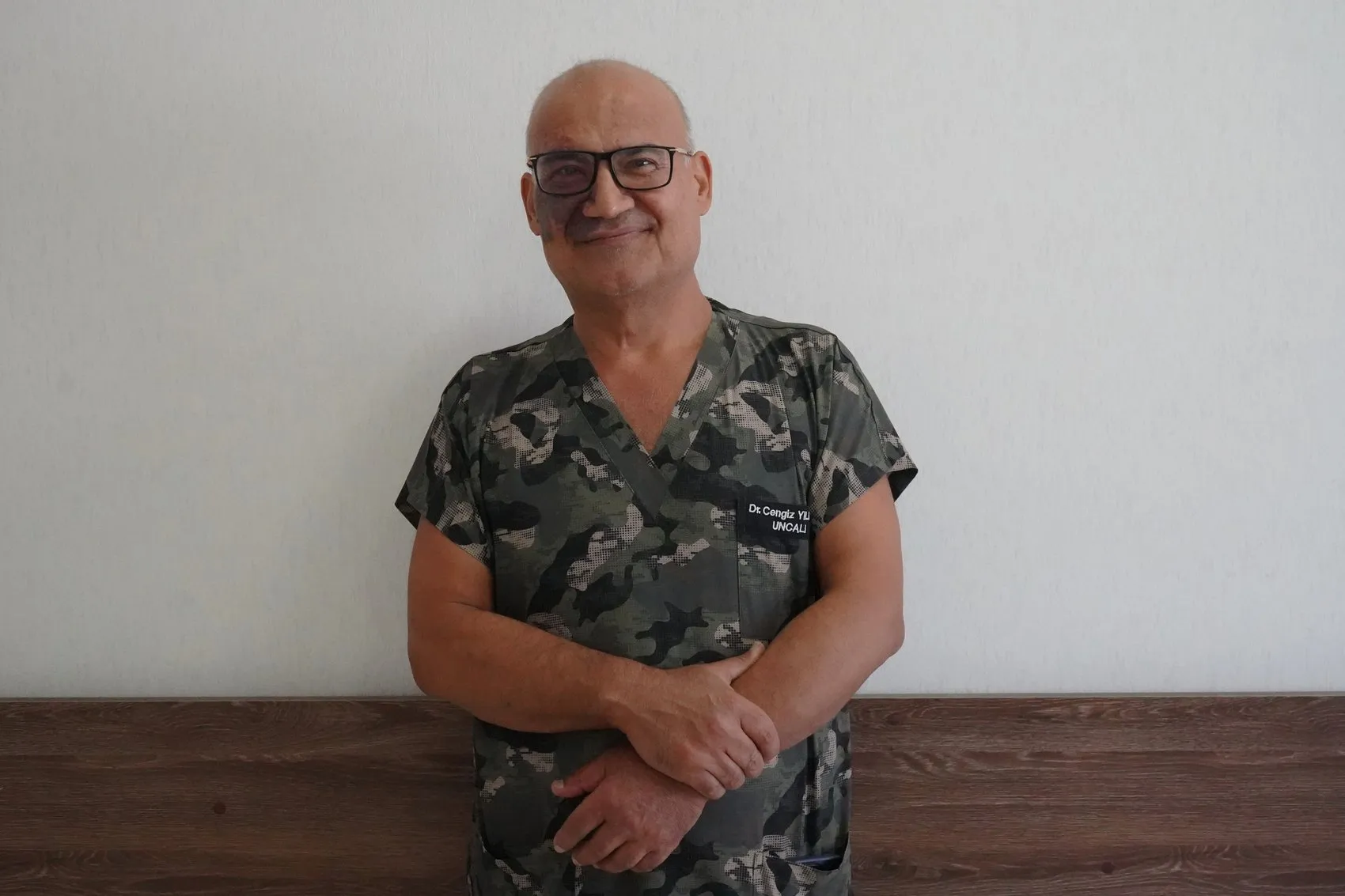 Tiyatrocu Sabri Özmener robotik cerrahiyle diz ağrılarına veda etti