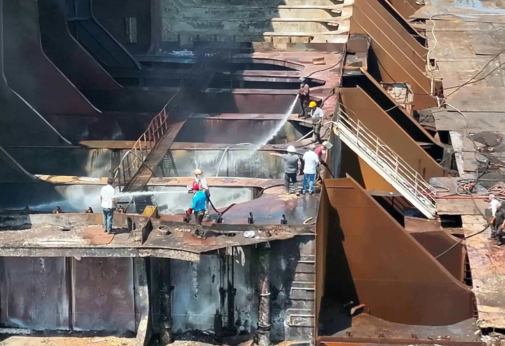 Aliağa'daki gemi söküm tesisinde korkutan yangın