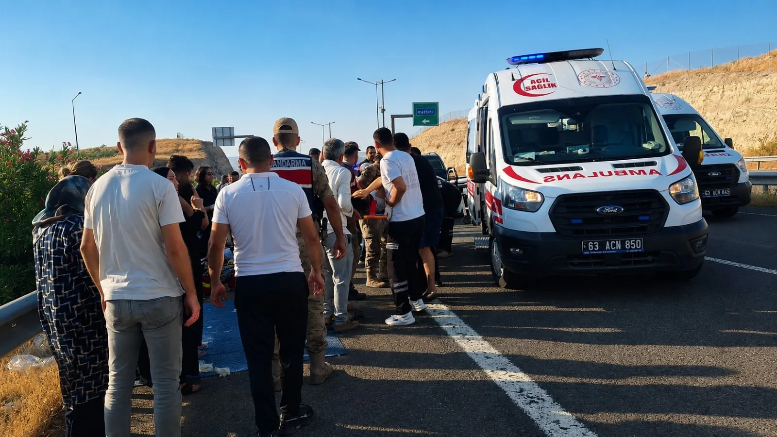 Halfeti yolunda can pazarı 2 ölü ve 9 yaralı var