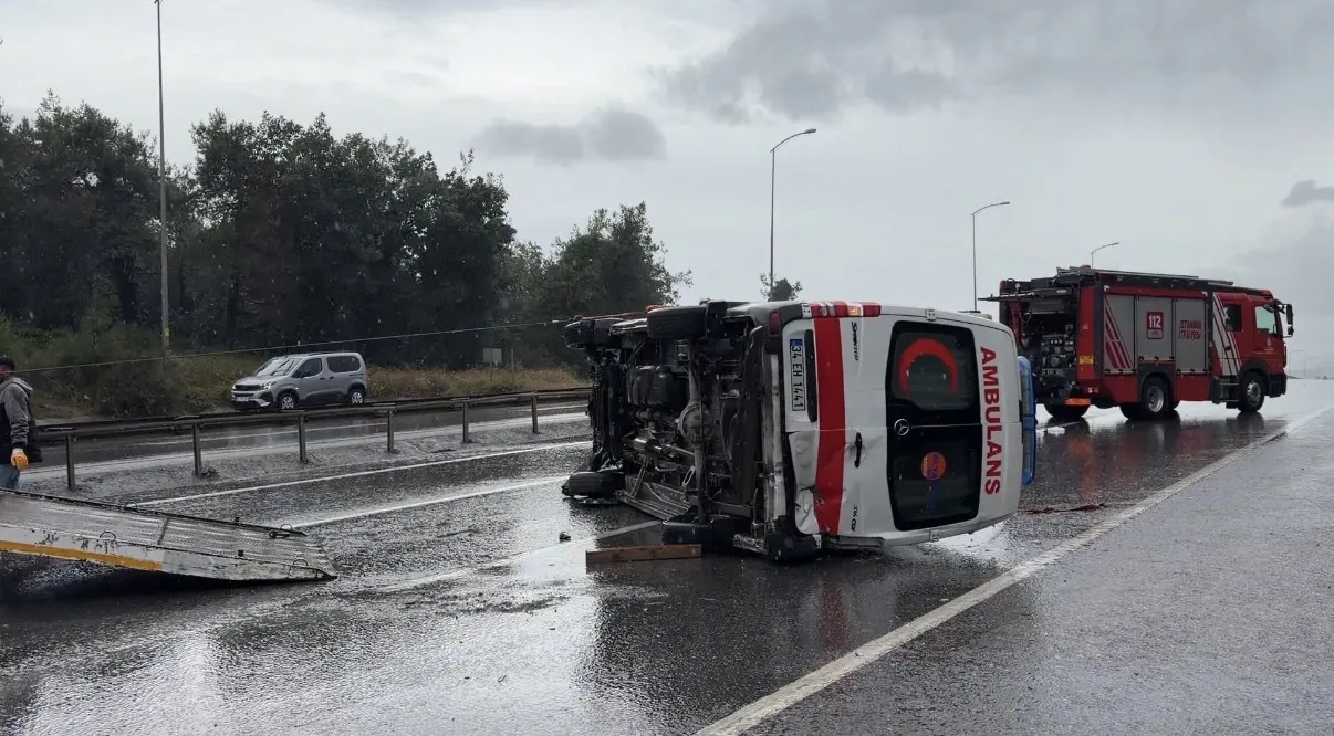 Çekmeköy’de görevdeki ambulans kaza yaptı