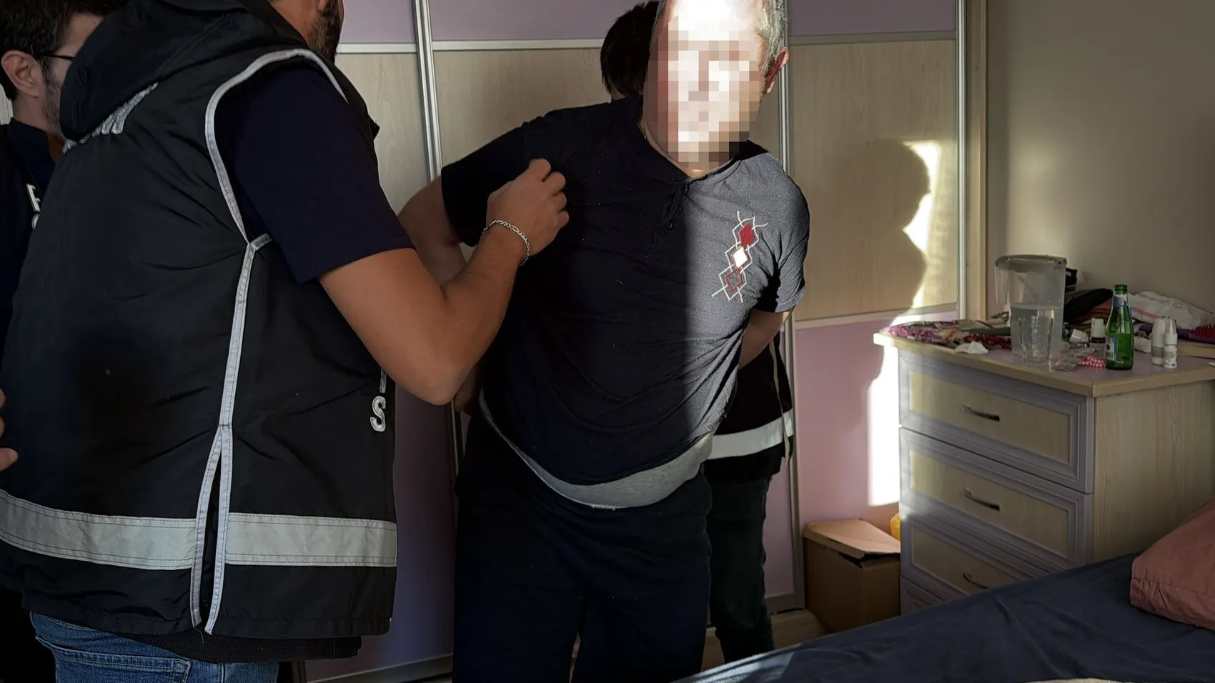 6 yıldır aranan FETÖ firarisi çamaşır makinesinin arkasında bulundu
