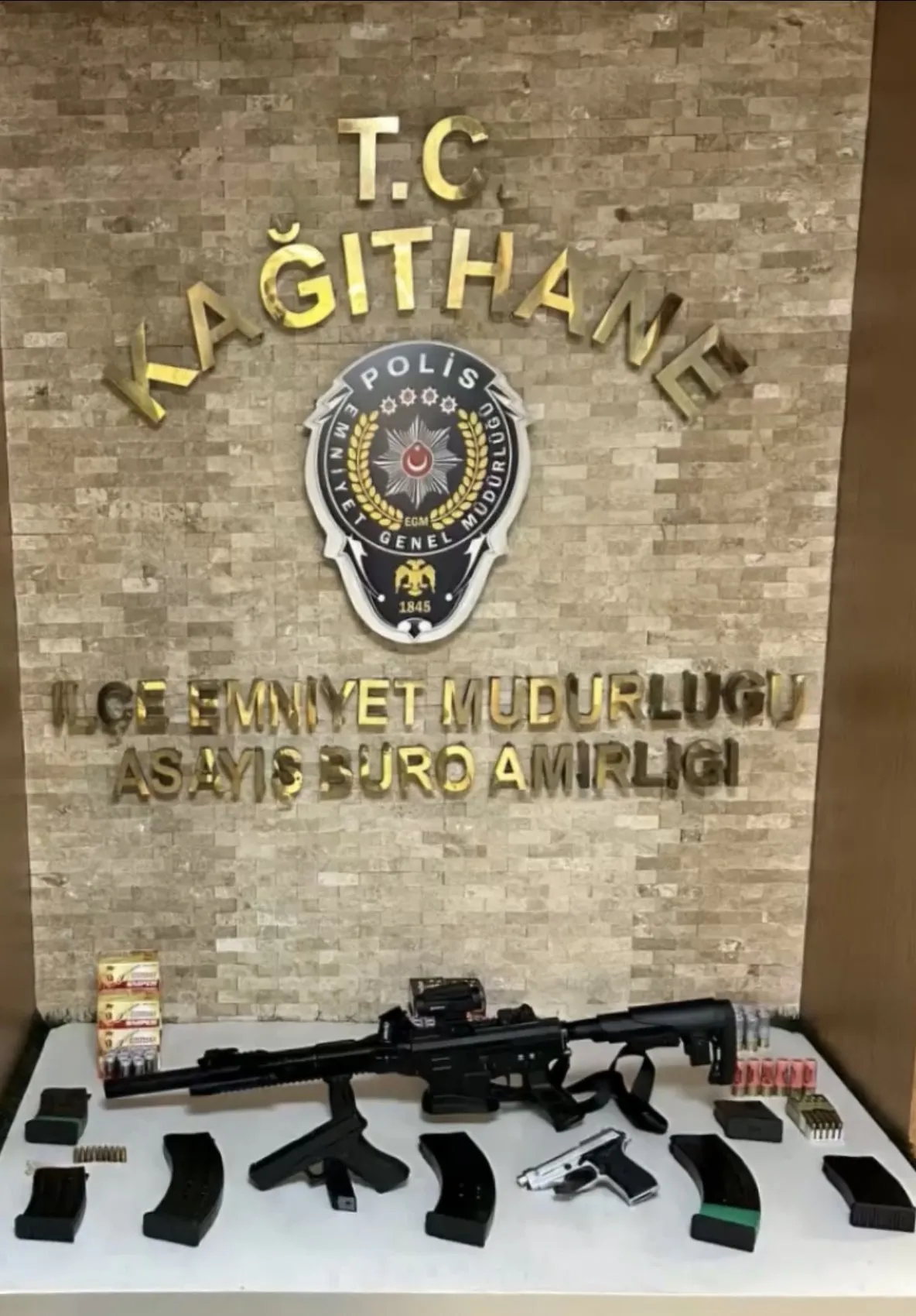 Kağıthane'de tadilat kavgası kanlı bitti Bir evde 3 kişi ağır yaralandı