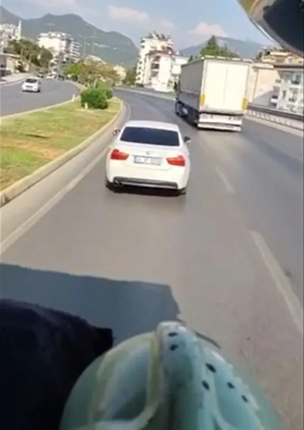 Alanya'da itfaiyeye yol vermeyen sürücünün ehliyetine el konuldu