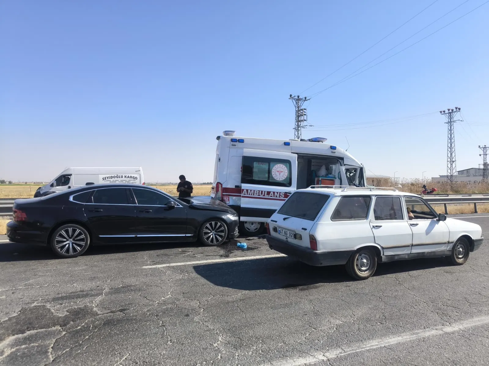 Nusaybin'de hasta taşıyan ambulans zincirleme kazaya karıştı