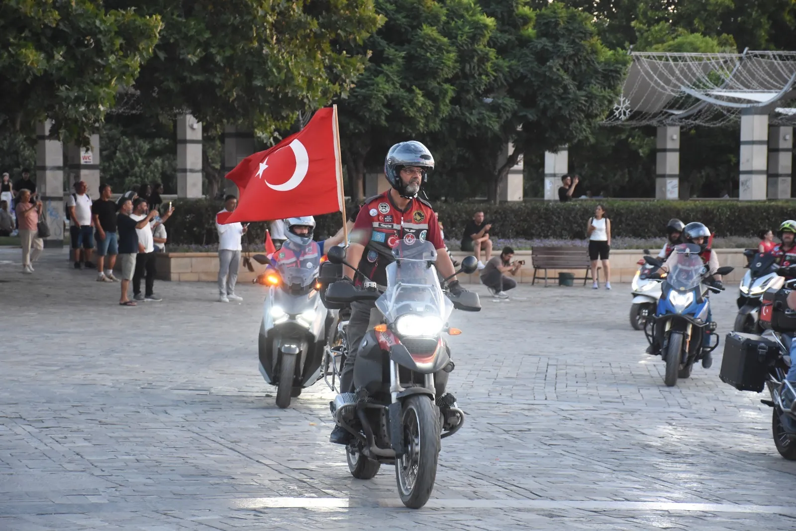 İzmirli motosikletliler 15 Temmuz için konvoy oluşturdu