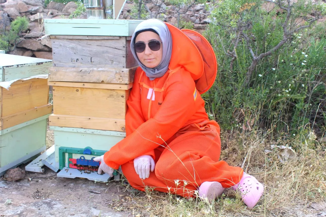 Kanserle savaşan Zehra Kocabaş şifayı arı kovanlarında buldu