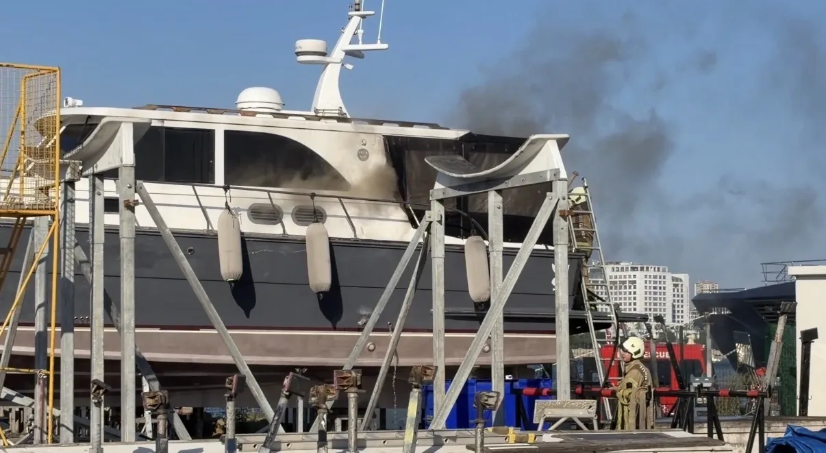 Pendik Marina’da bakım halindeki tekne alevlere teslim oldu