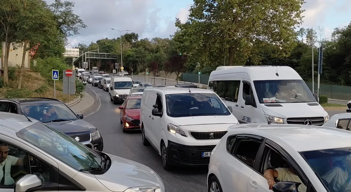 Beykoz Riva yolunda iki araç çarpıştı 7 yaralı
