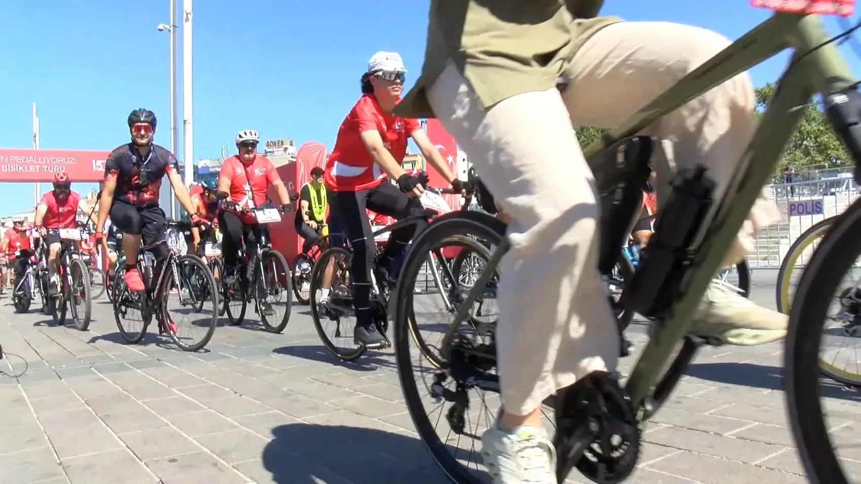 15 Temmuz anısına Taksim'de pedallar darbe girişimine karşı döndü