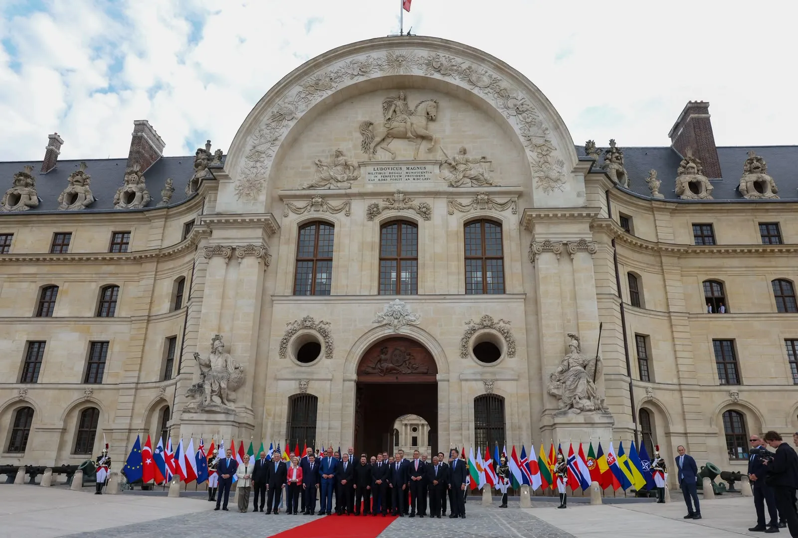Hakan Fidan Paris'te Ukrayna için masaya oturdu