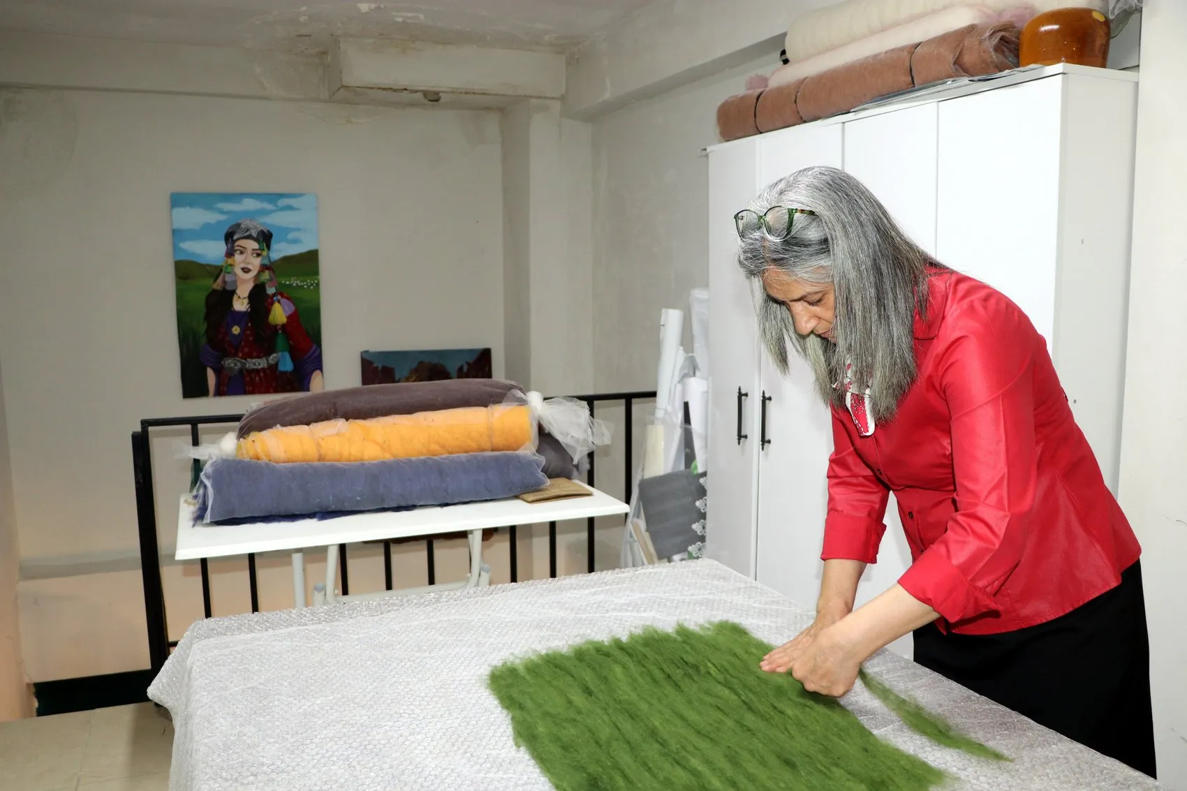 Van'da bir usta keçeye yeniden ruh veriyor