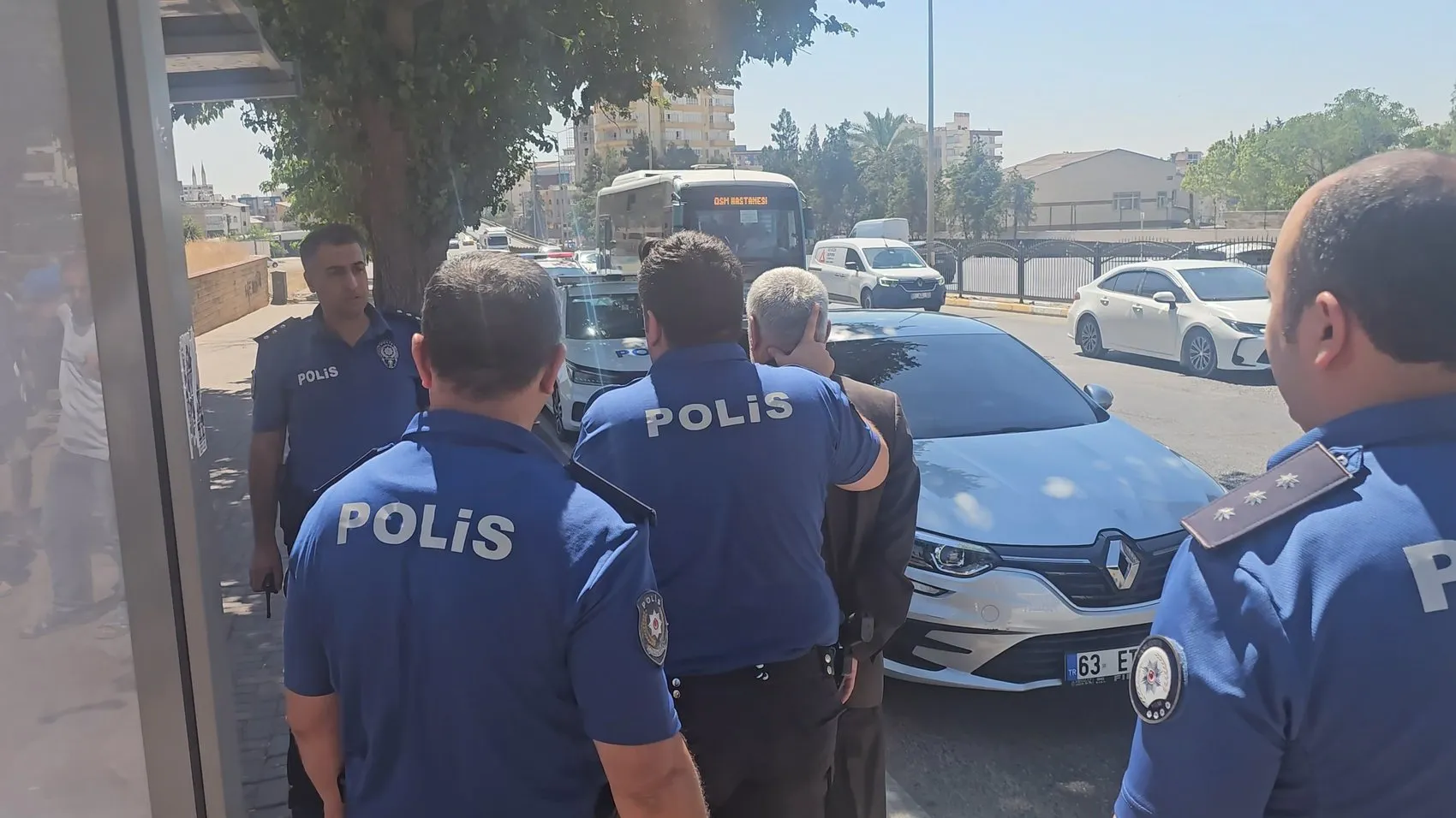 Şanlıurfa'da durakta dehşet Boşanma aşamasındaki eşini vurdu