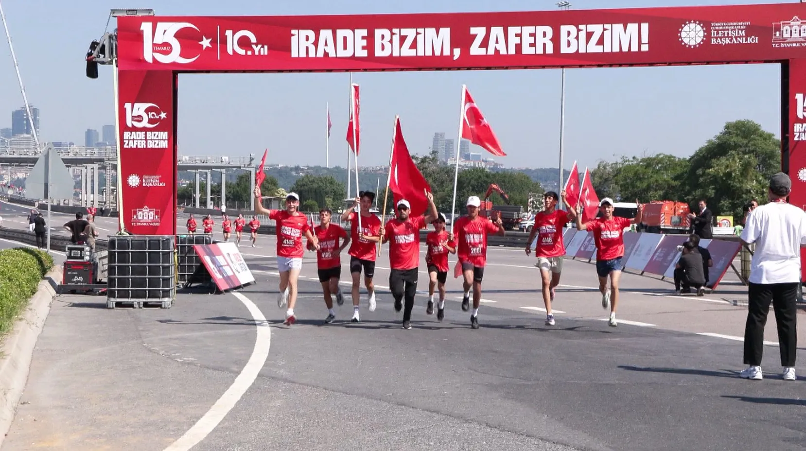 15 Temmuz ruhu köprüde yeniden canlandı