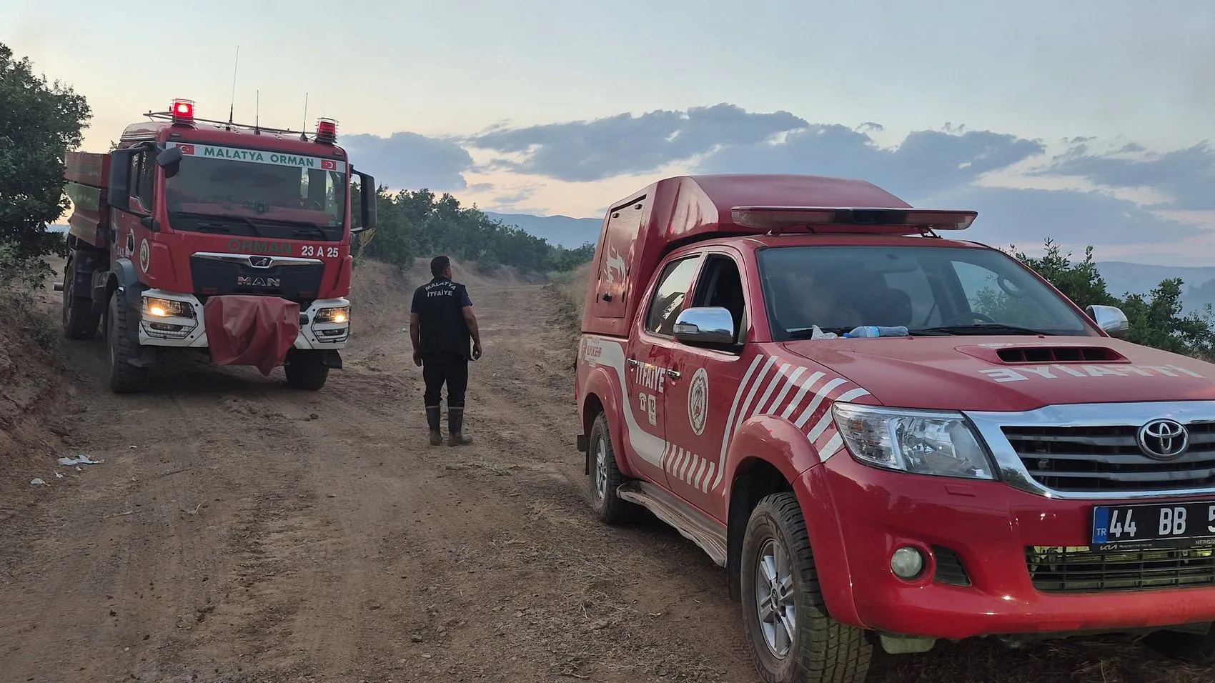 Pütürge’de orman yangını ile mücadele sürüyor