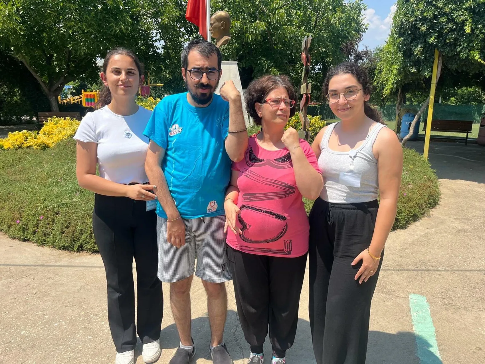 İzmir'de öğrencilere Sevgi İzi dövmesi Kaybolan artık hemen bulunacak