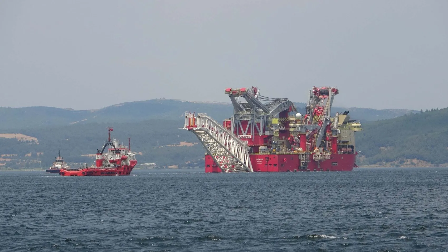Çanakkale Boğazı dev gemi için trafiğe kapatıldı