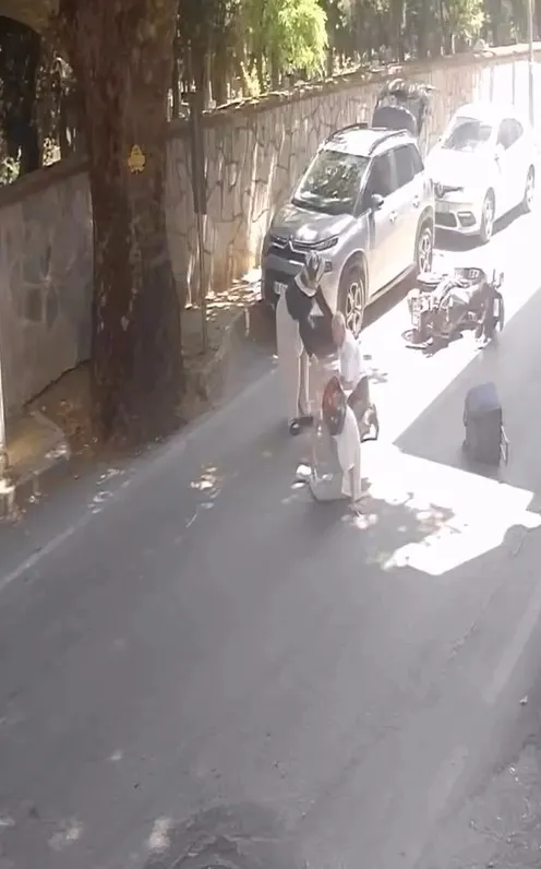 Bursa'da motosiklet sürücüsü yayaya çarpmamak için fren yapınca kaza yaşandı