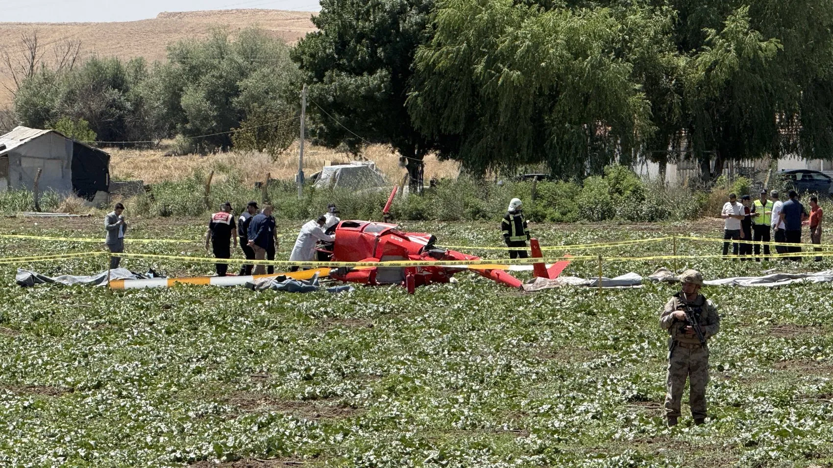 Ankara'da eğitim uçuşu yapan helikopter yere çakıldı