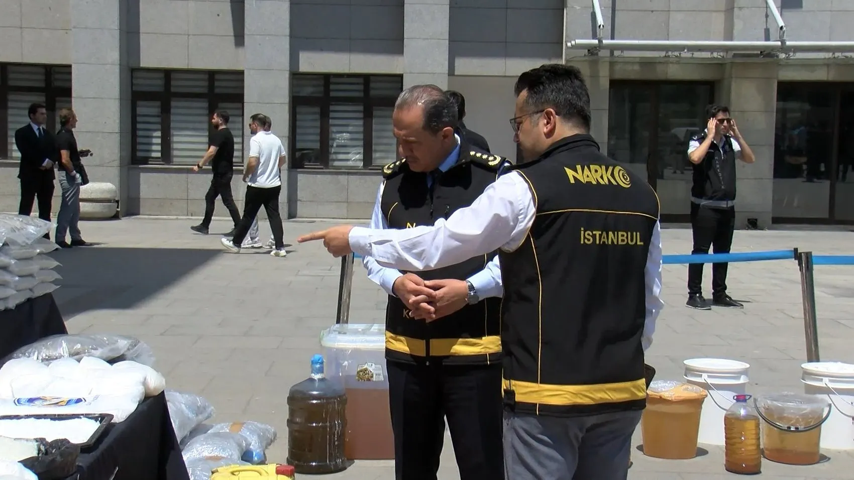 İstanbul’da dev narkotik operasyonuyla 1 ton uyuşturucu ele geçirildi