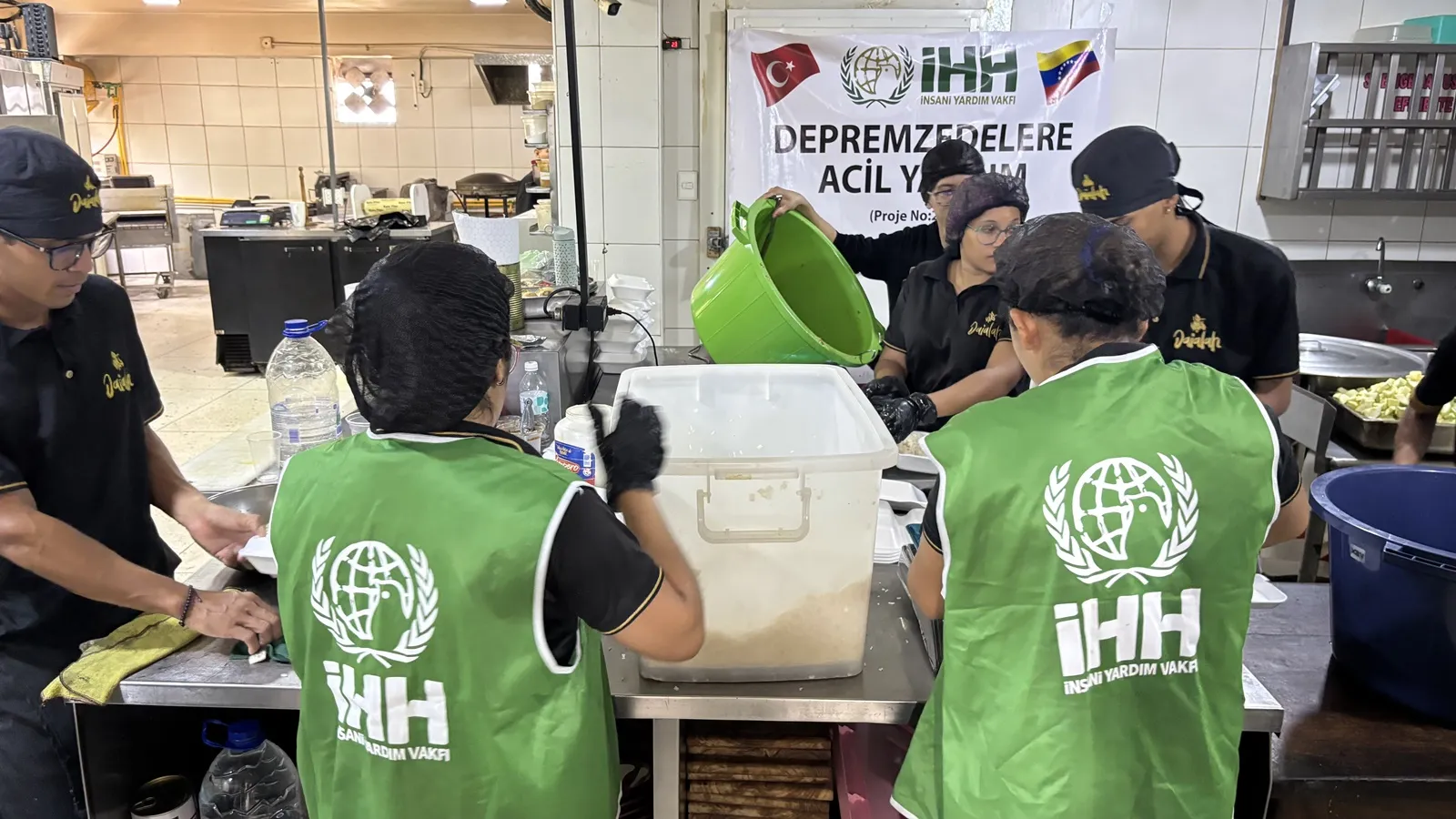 İHH Venezuela deprem bölgesinde yaraları sarıyor