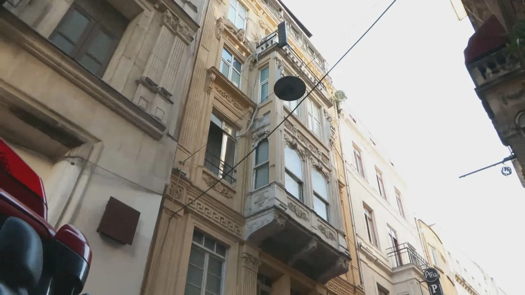 İstiklal Caddesi'ndeki alışveriş merkezinde korkutan yangın