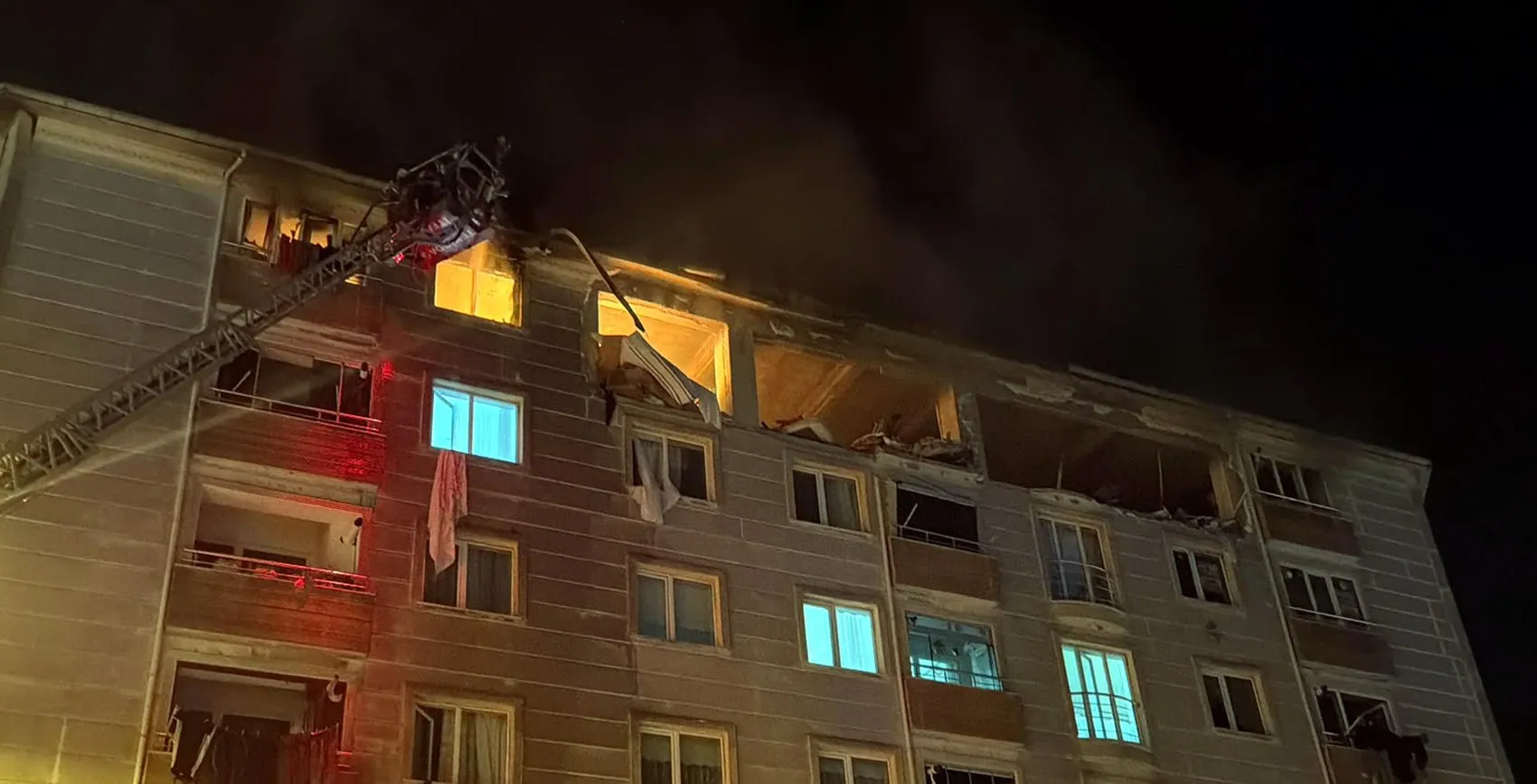 Çorlu'da apartman dairesini sarsan patlama bir can aldı