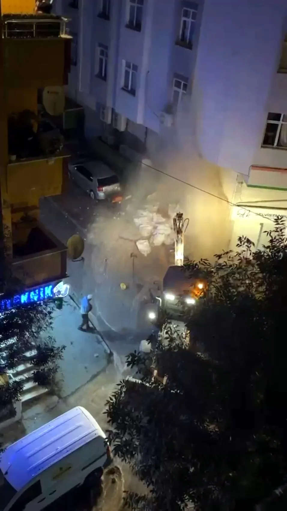 Avcılar'da kazı çalışması kontrolden çıktı dört mahalle susuz kaldı