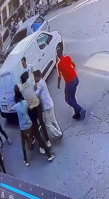 Bursa'da sokak ortasında silahlı hesaplaşma kameraya yansıdı