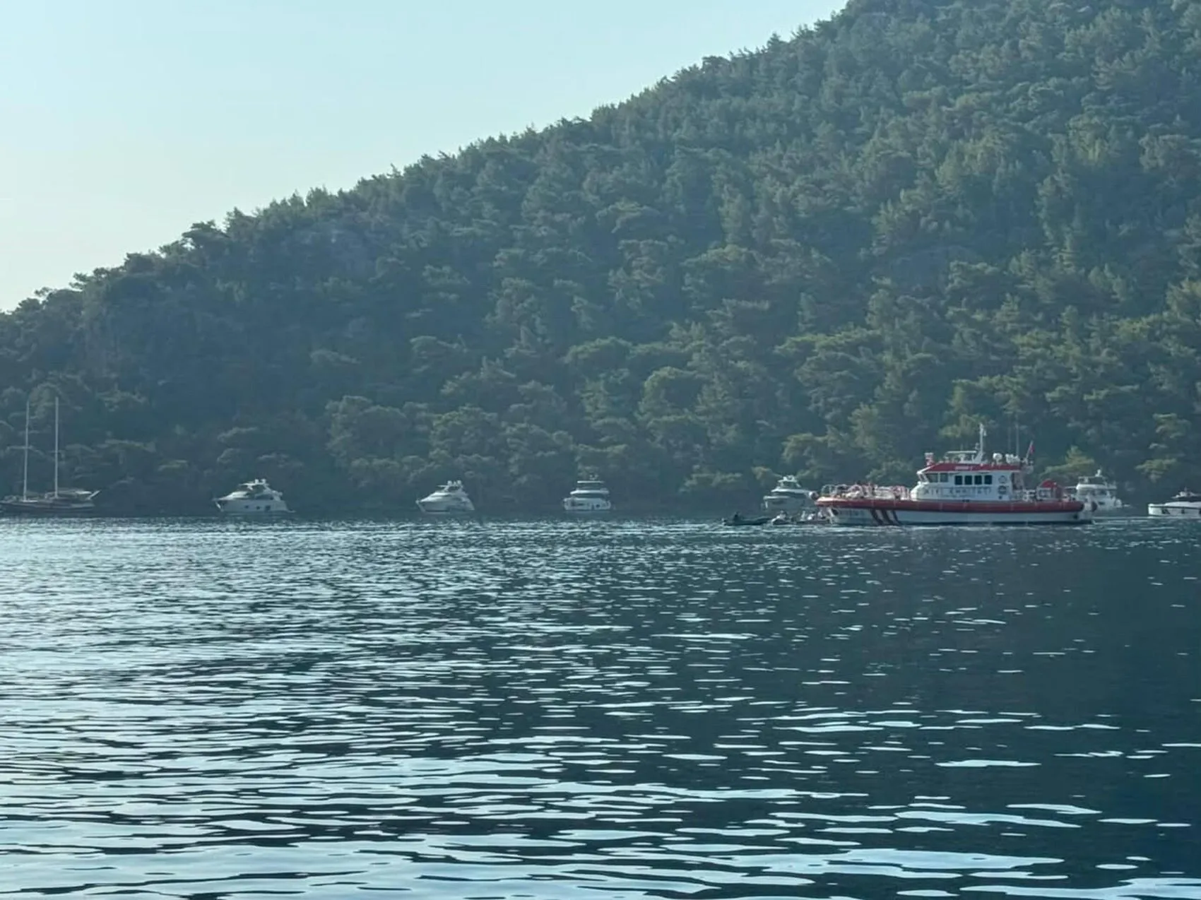 Göcek koyunda alevlere teslim olan lüks tekne battı