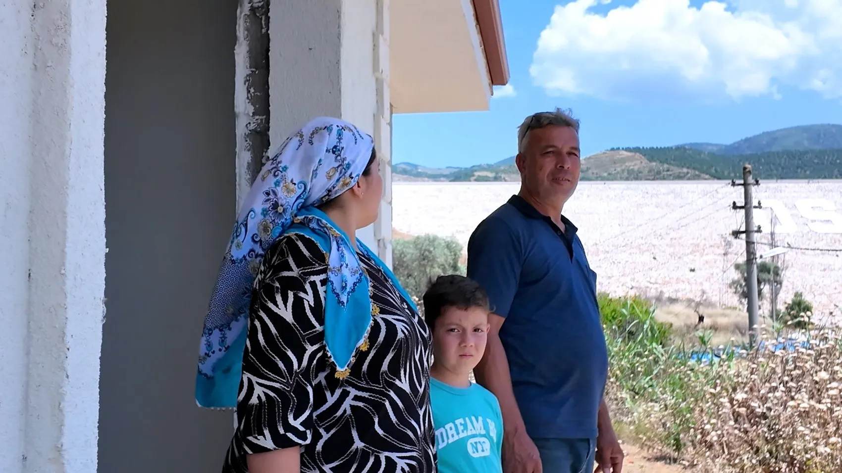 Ödemiş yangınında evsiz kalan aileler yeni yuvalarına kavuşuyor
