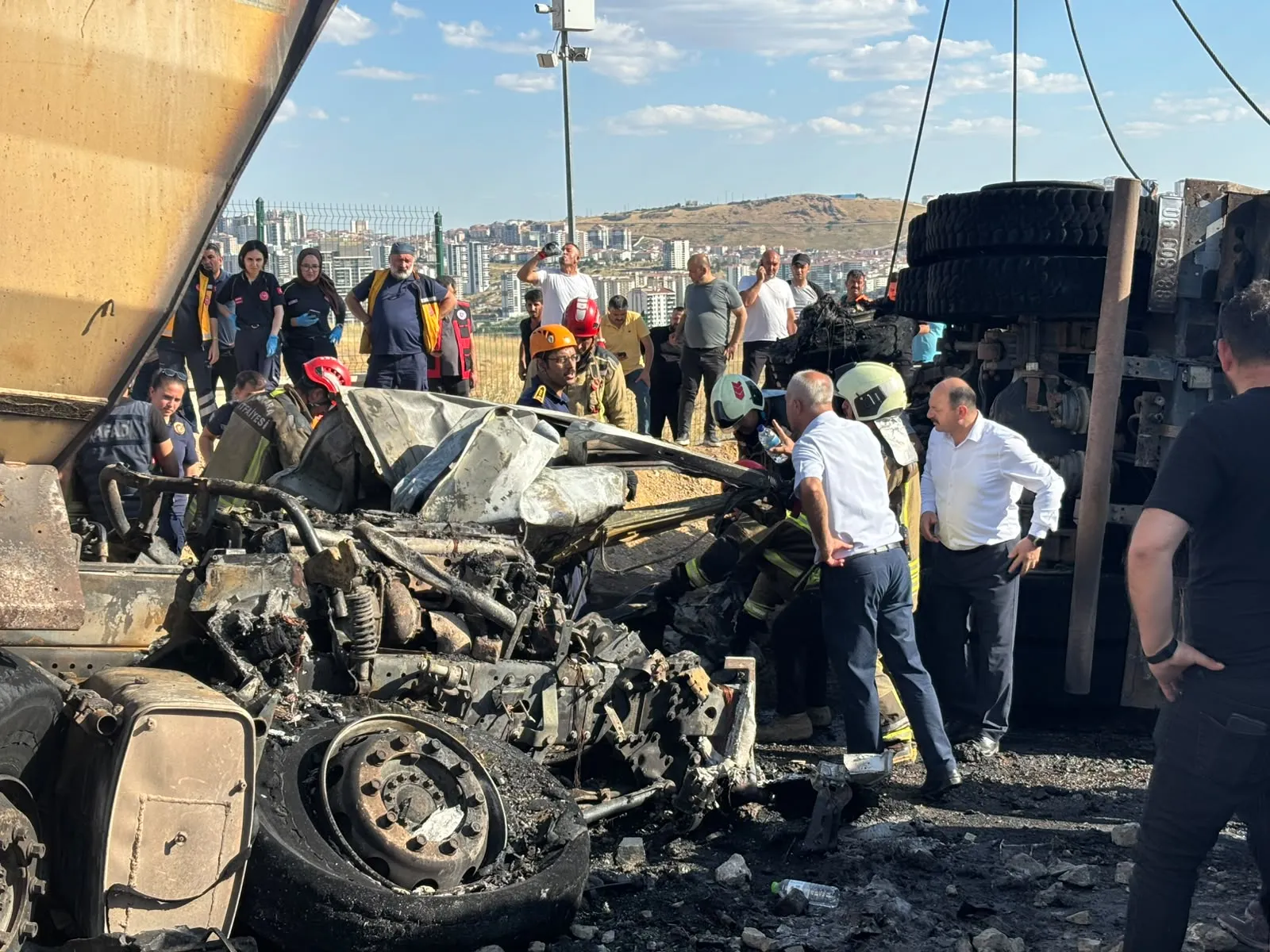 Ankara'da hafriyat kamyonları çarpıştı 2 şoför hayatını kaybetti