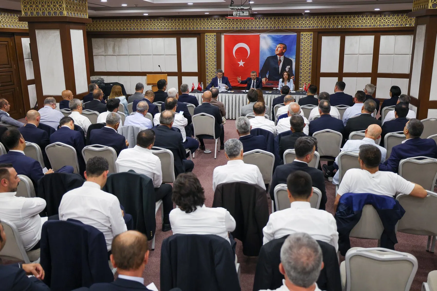 CHP’de yeni yol haritası il başkanlarıyla çizildi