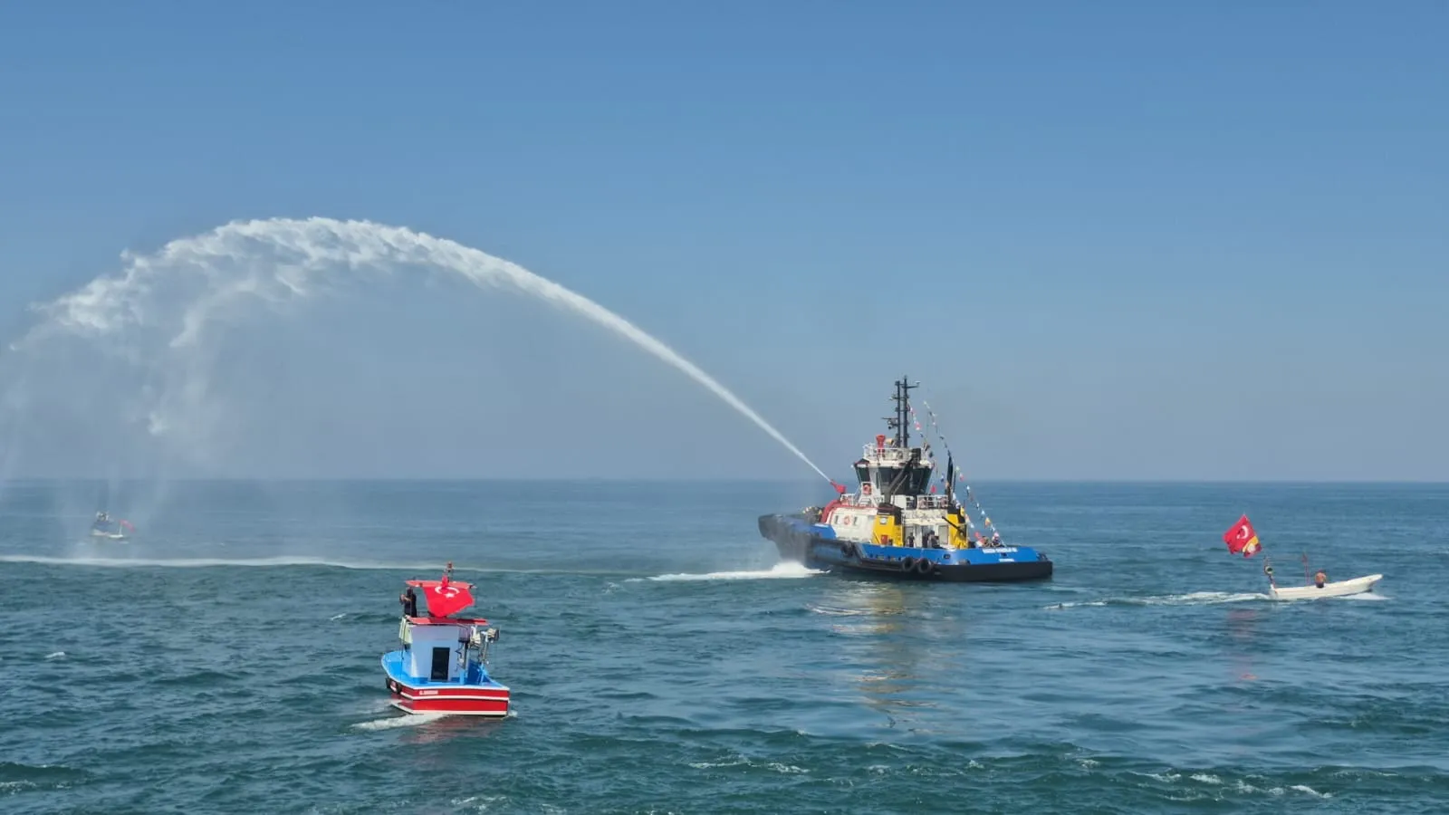 Zonguldak kıyılarında renkli deniz gösterisi
