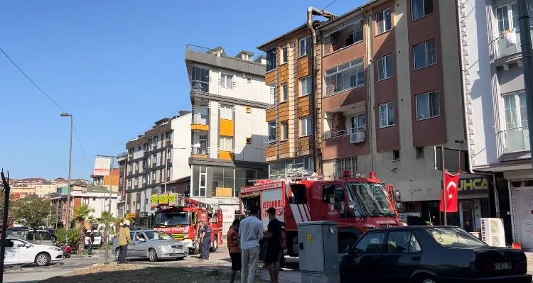 Eyüpsultan’da fırın bacasından yükselen alevler çatıyı küle çevirdi