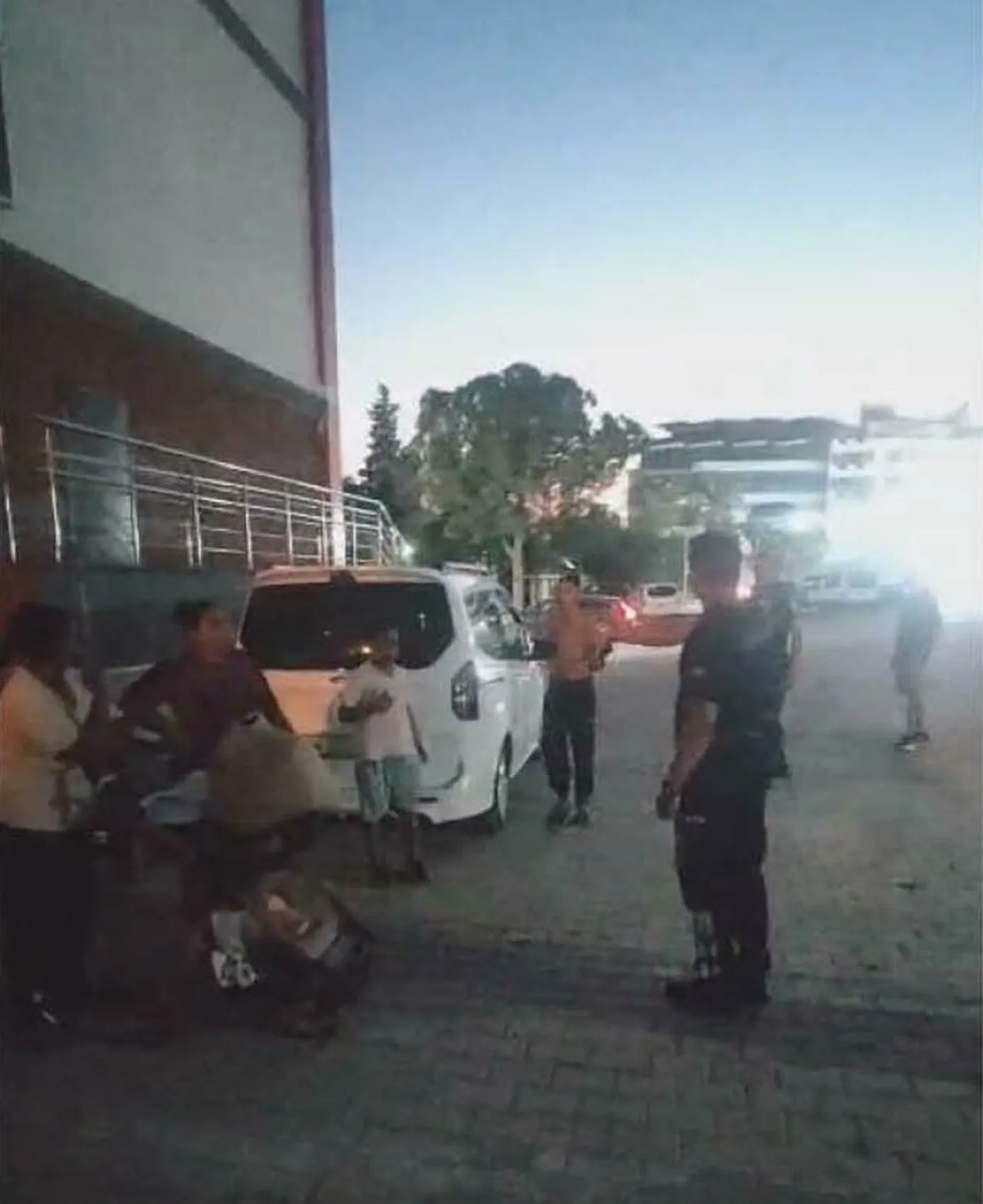 Kuşadası'nda zabıtaya saldıran iki dilenci tutuklandı