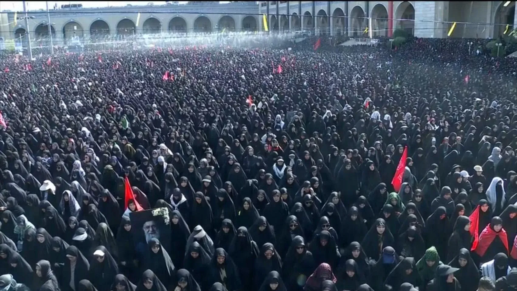 Tahran Hamaney için yas tutuyor