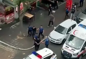 Avcılar'da sokak kavgası Kasaptan bıçak isteyip ortalığı birbirine kattı