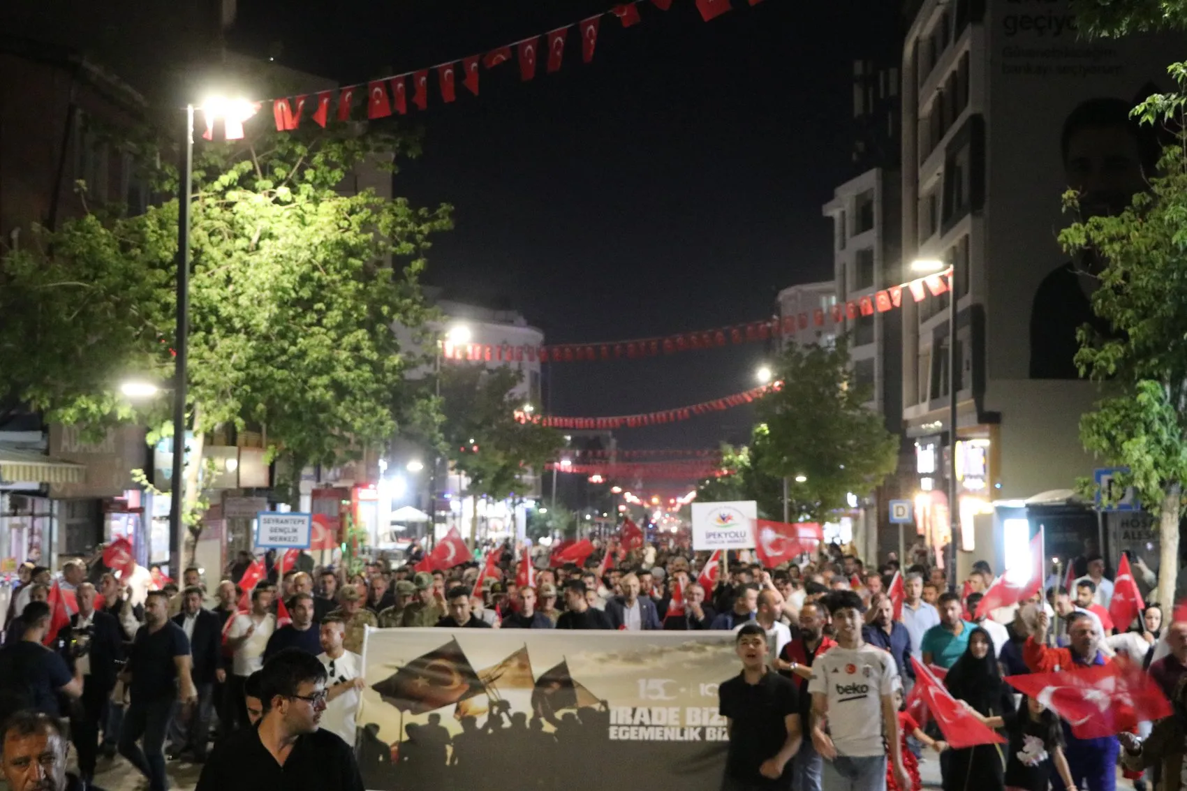 Vanlılar 15 Temmuz anması için meydanlara indi