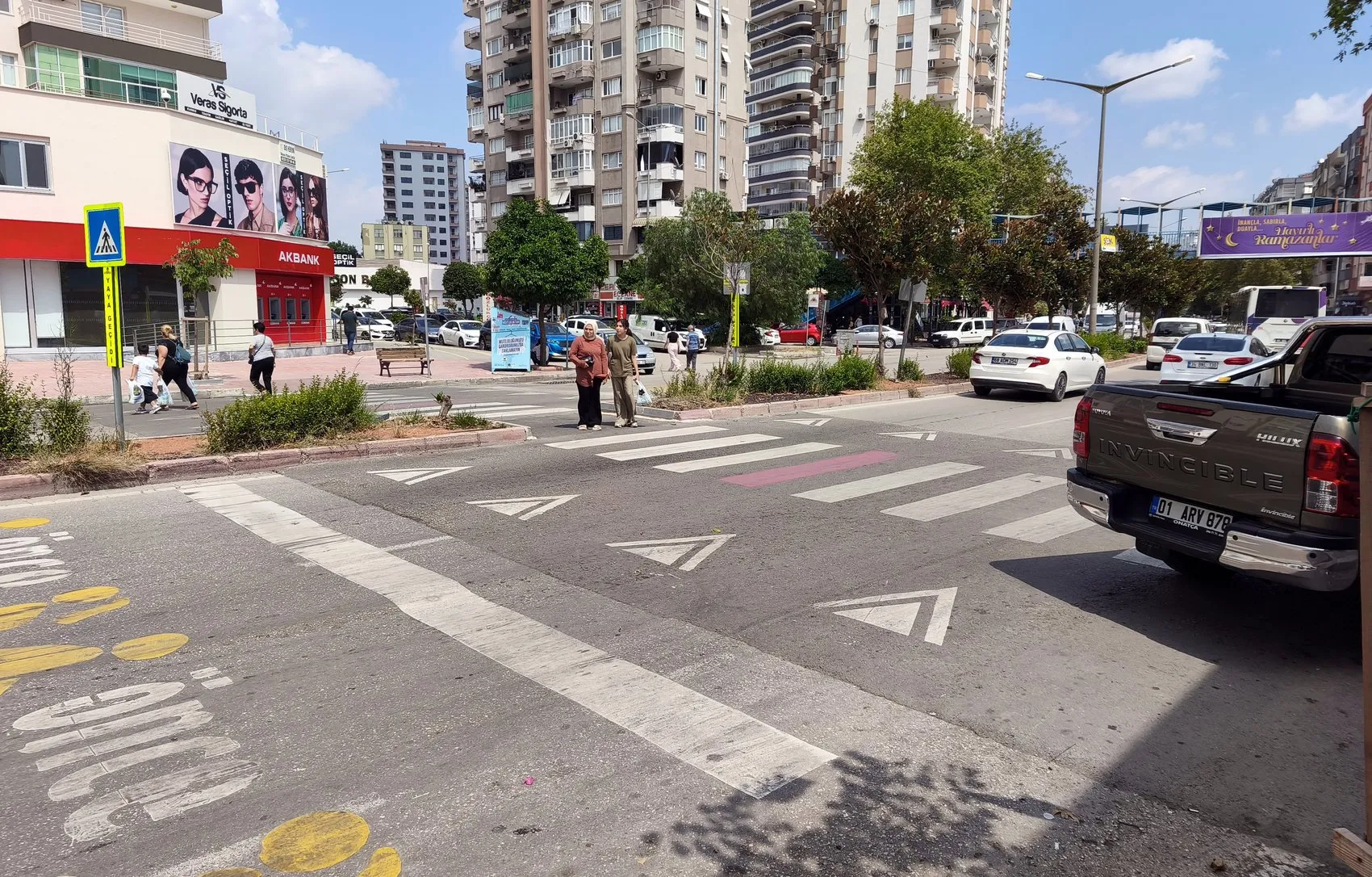 Yaya geçidinde alkollü sürücü dehşeti